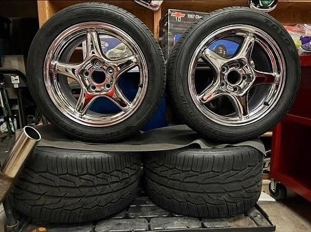 buy Corvette staggered chrome wheels with center caps included online
